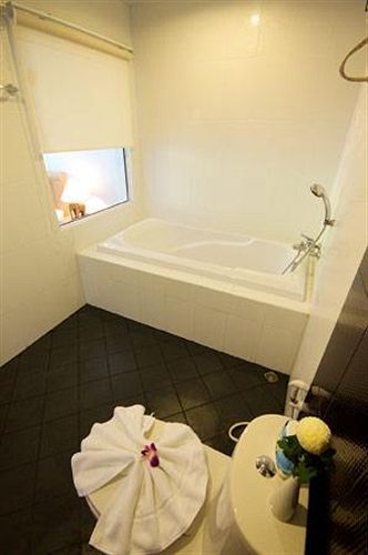 Marina Residence Pantai Bangrak Luaran gambar